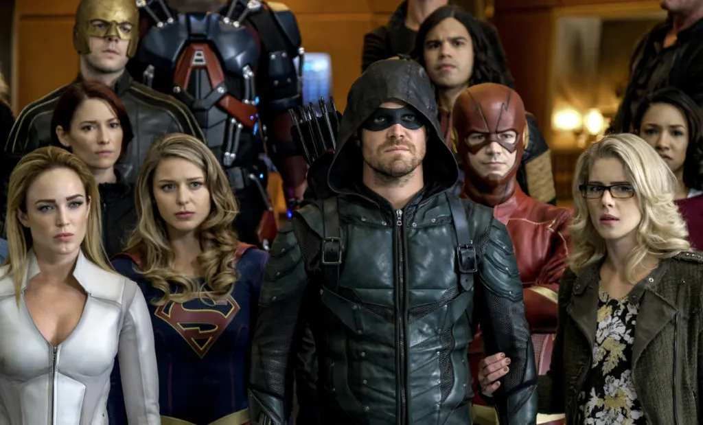 Nueva promo con todos los superhéroes de The CW
