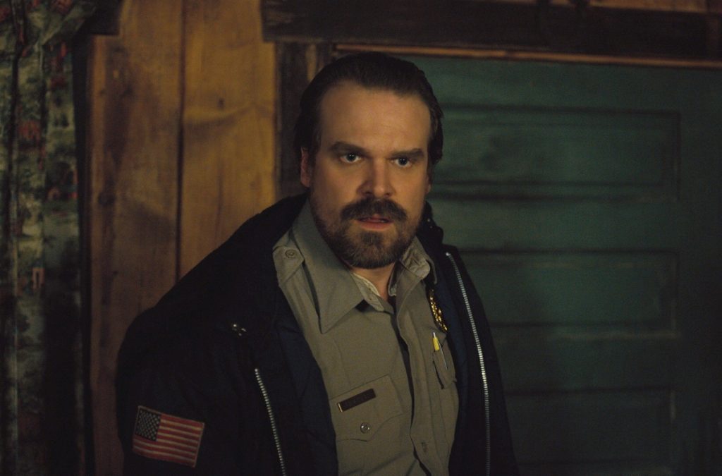 David Harbour revela la popular comedia de los '80 que influirá en la tercera temporada
