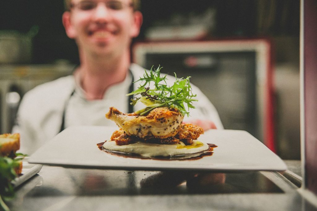 Netflix anuncia nueva serie de competencia gastronómica 'Todo el mundo a la mesa'