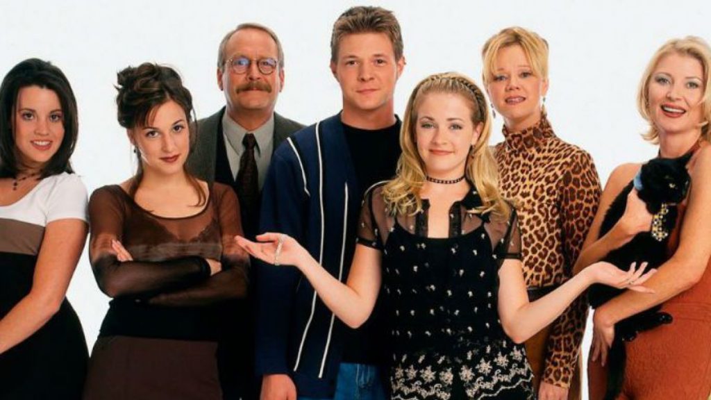 Los actores de 'Sabrina, la bruja adolescente' se reúnen para enviar sus mejores deseos al nuevo elenco