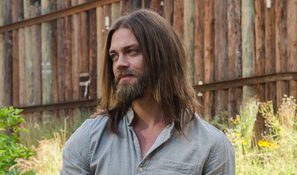 Tom Payne insinúa un episodio flashback sobre la salida de Maggie