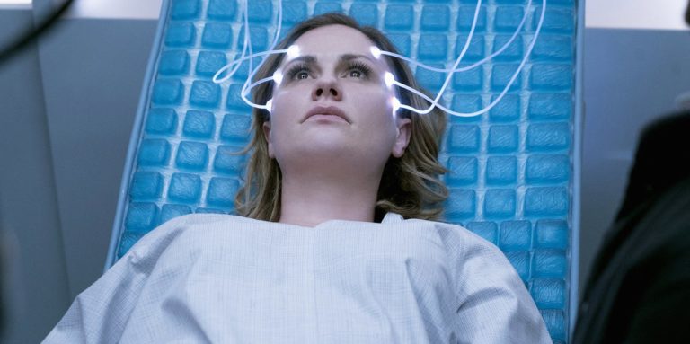 El enfrentamiento de futuros distópicos: Black Mirror vs. Electric Dreams