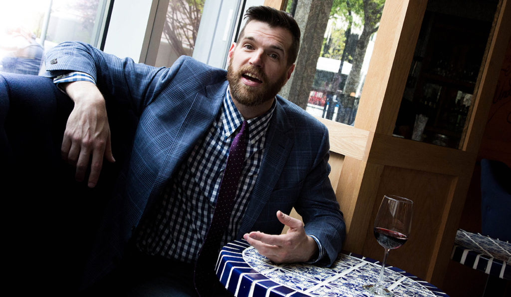 Timothy Simons escribirá y protagonizará una comedia sobre el suicidio asistido