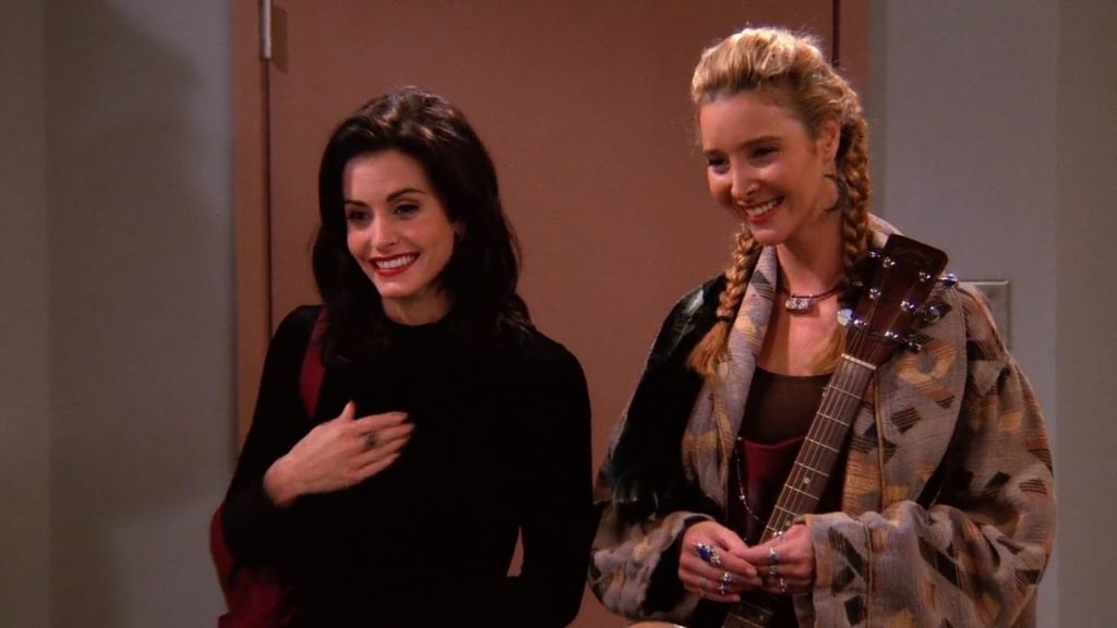 Monica y Phoebe se reencuentran en Central Perk