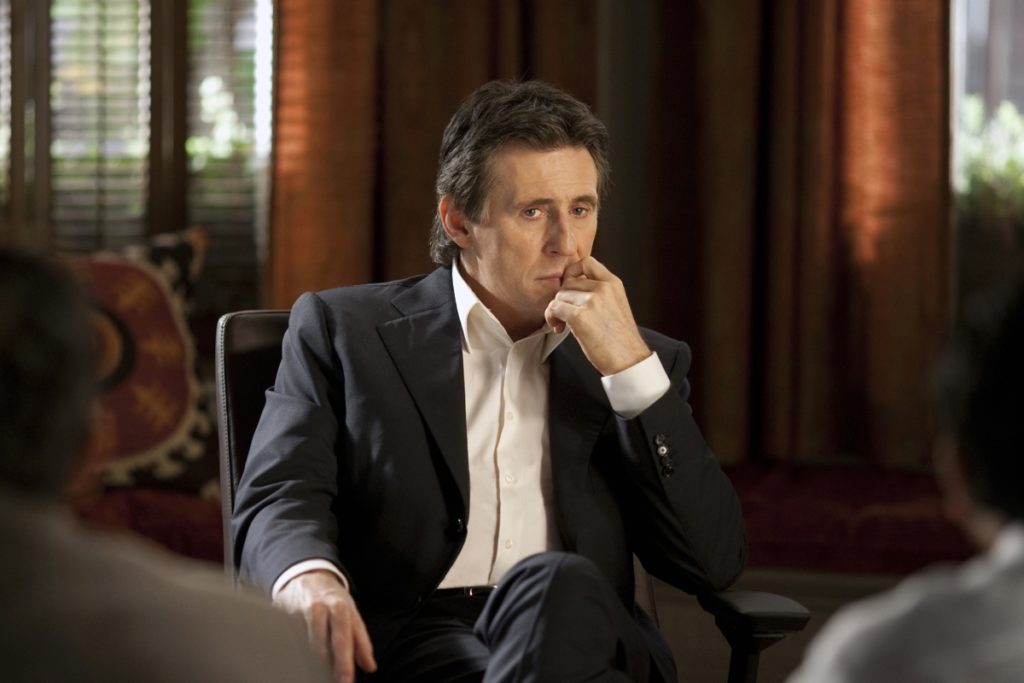 Gabriel Byrne y Elizabeth McGovern se unen a la adaptación de Fox