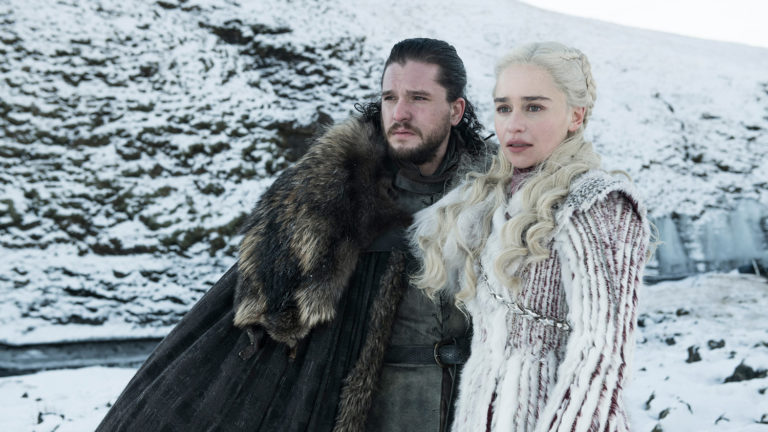 Kit Harington y Emilia Clarke en Juego de Tronos