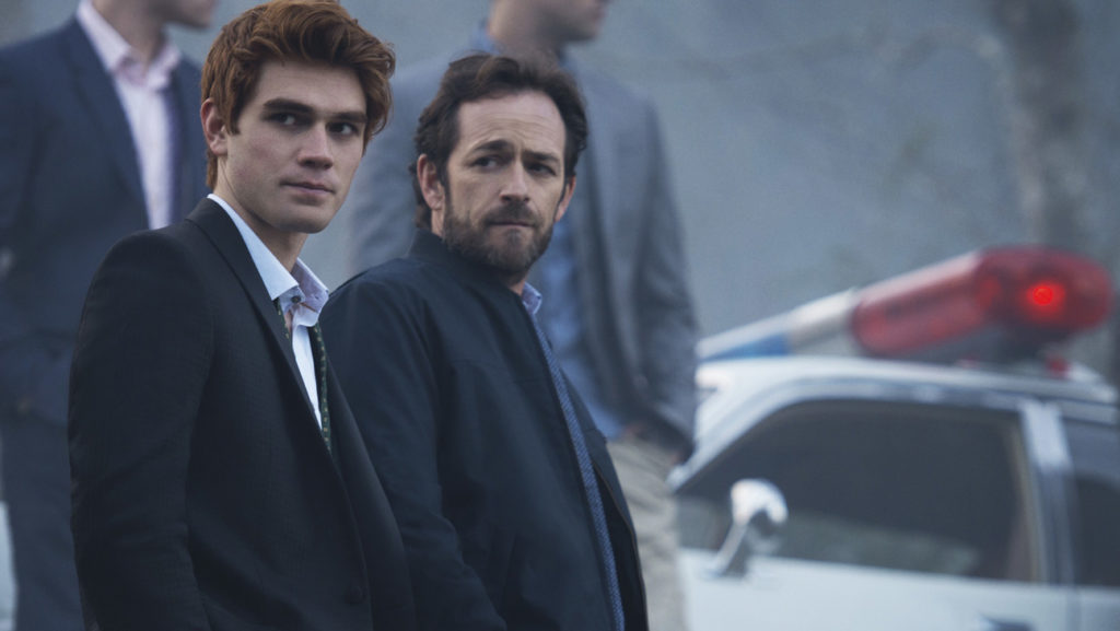 KJ Apa rinde homenaje a Luke Perry