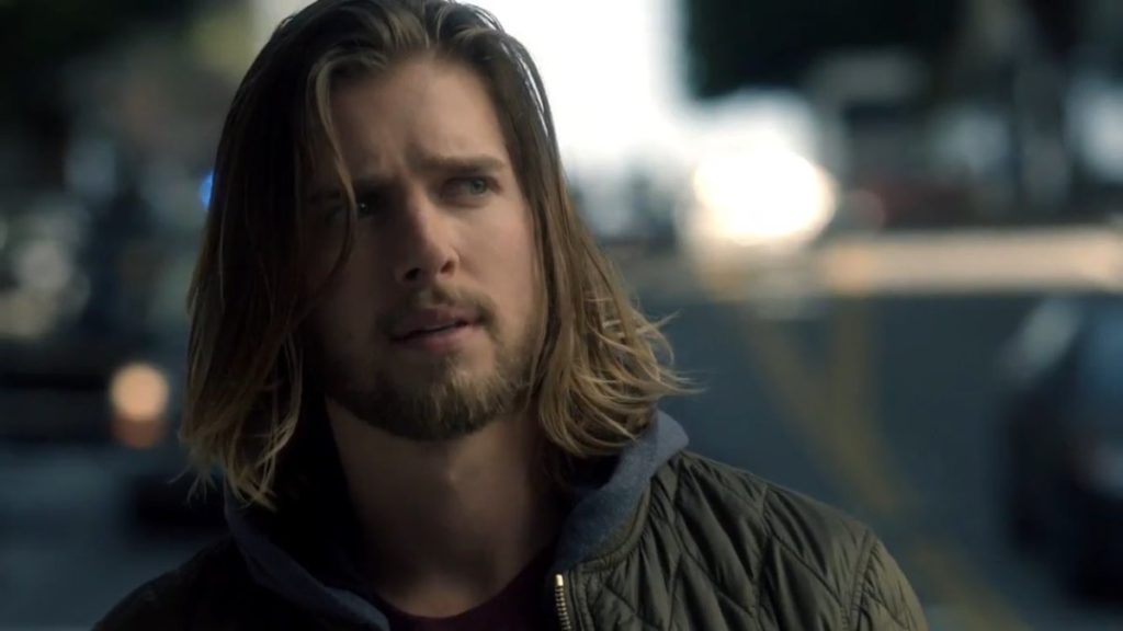 DC Universe ficha a exalumno de Pretty Little Liars para el papel de Aqualad