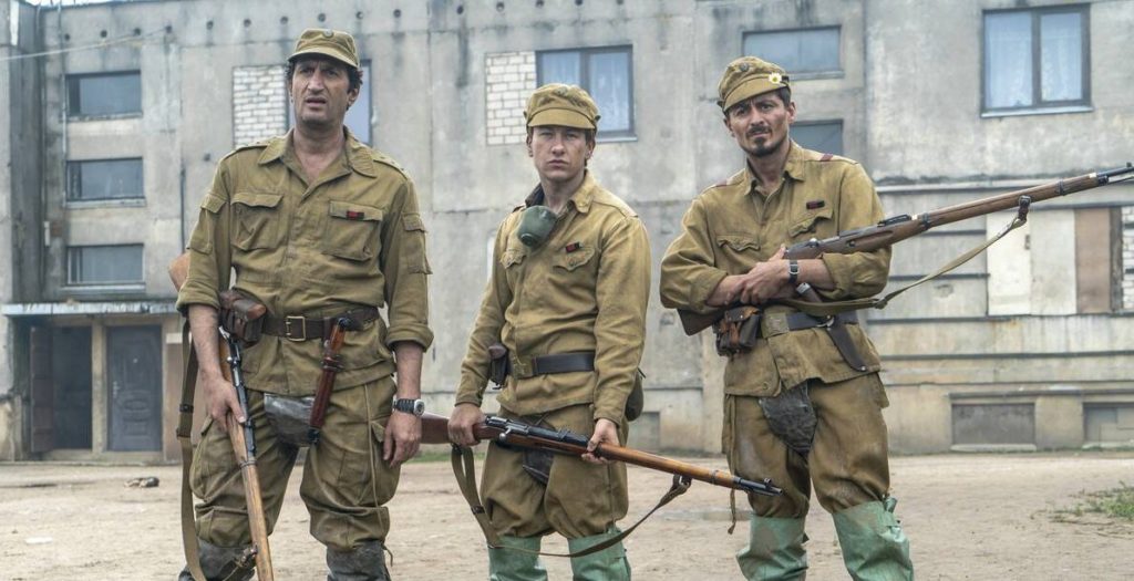 Un actor y una diseñadora comparten sus experiencias antes del final de la excelente miniserie