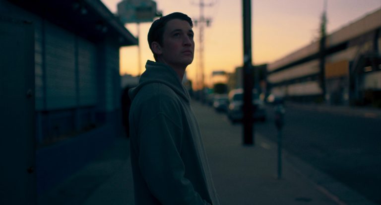 El arte de Nicolas Winding Refn está MUY presente en la serie