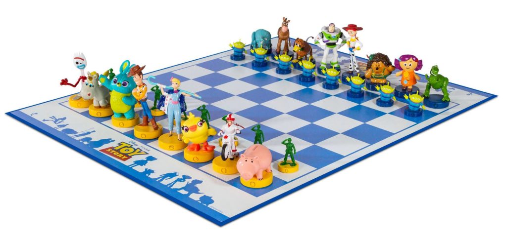 Los personajes de la película tienen su propio ajedrez