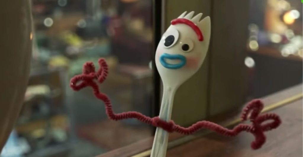 Retiran juguetes de Forky, al ser riesgosos para niños pequeños