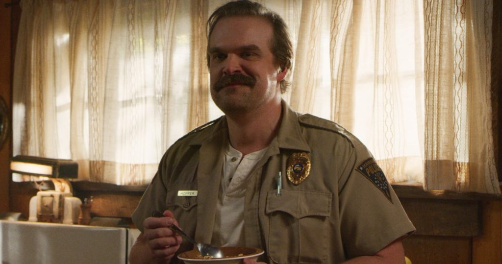 El contrato de David Harbour incluye la cuarta temporada
