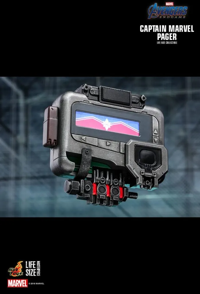 Hot Toys revela réplicas del Arc Reactor, Pager y Spider-Drone del MCU