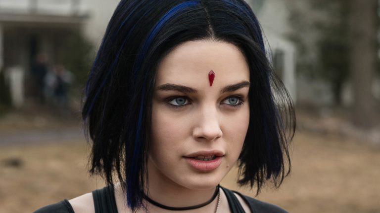 Todo lo que esperamos de la vuelta de Dick Grayson y los suyos a la pantalla chica