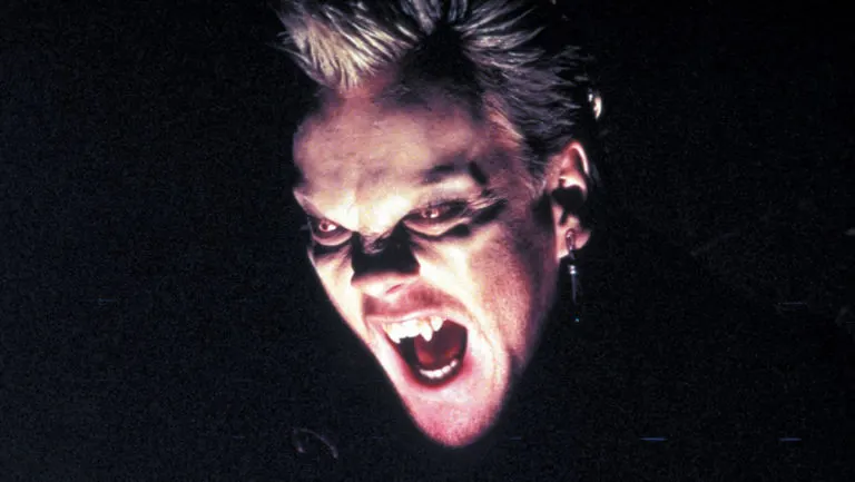 Kiefer Sutherland habla de siniestra escena borrada en The Lost Boys