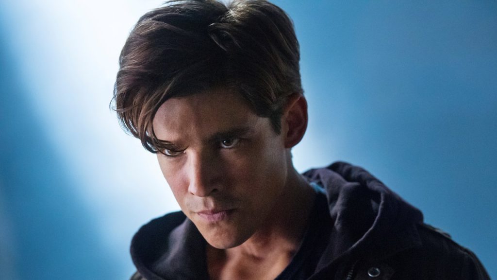 ¡DC Universe revela el traje oficial de Nightwing!