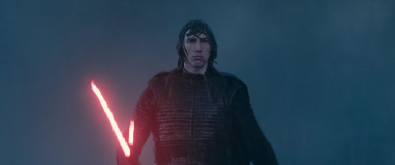 Los fans teorizan: el Sable de Luz verde que posee Luke redimiría a Kylo Ren