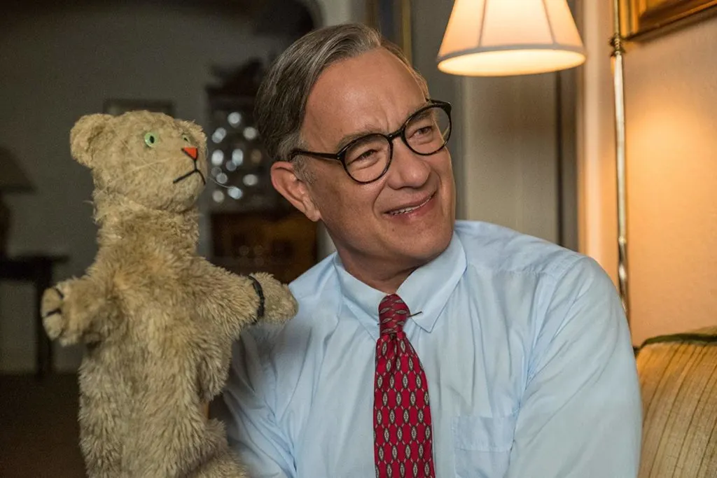 Tom Hanks y Marielle Heller muestran su perspicaz visión para detallar una historia emocional, pero…