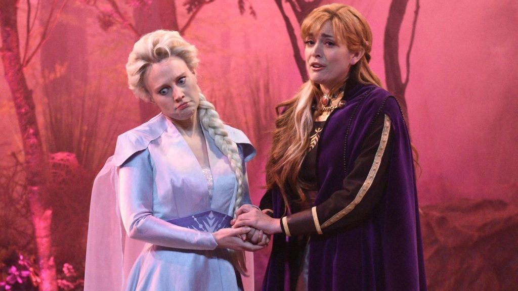 Escena borrada muestra a Elsa gay... en Saturday Night Live