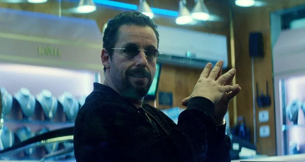 Impresionante actuación de Adam Sandler, pero…