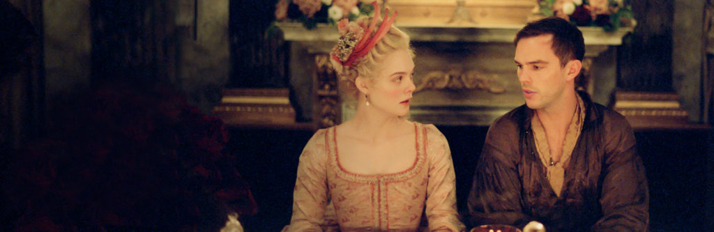 La comedia histórica de Elle Fanning y Nicholas Hoult llega a STARZPLAY