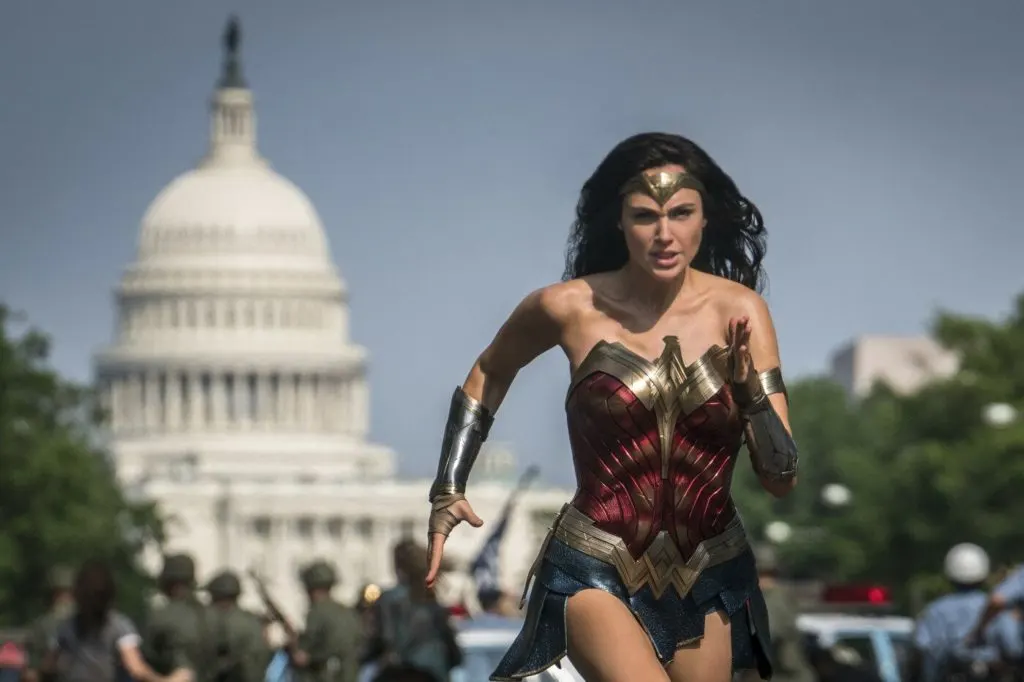 Warner Bros. analiza que su estreno sea en formato digital