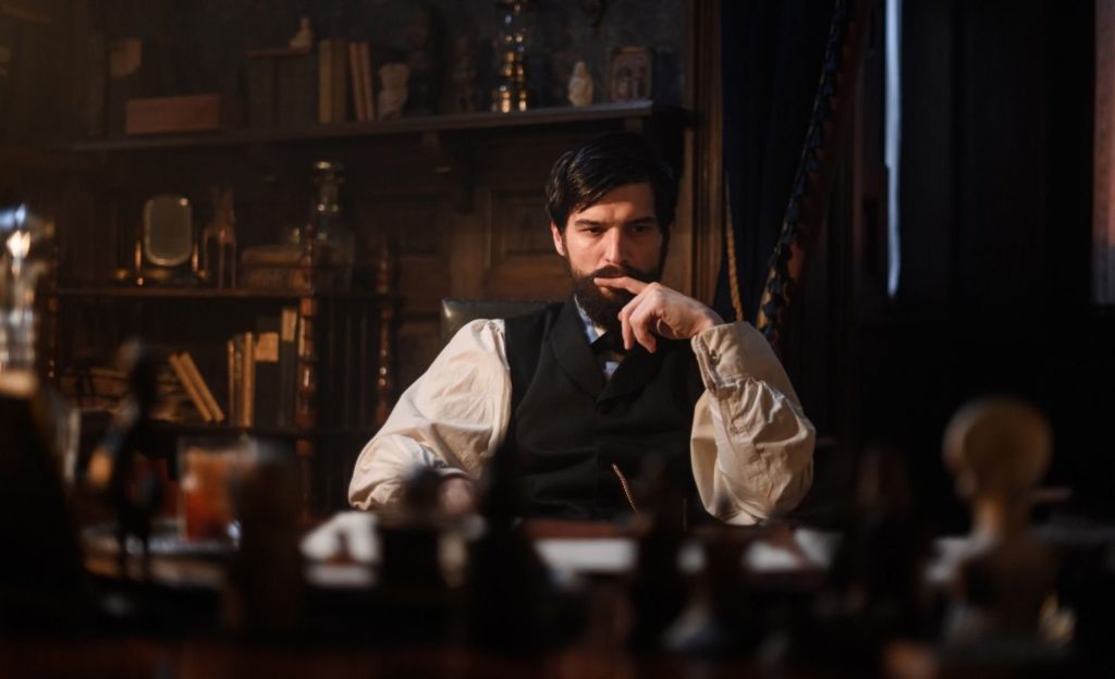 La serie de Netflix sobre el padre del psicoanálisis pierde su camino entre lo real y lo sobrenatural