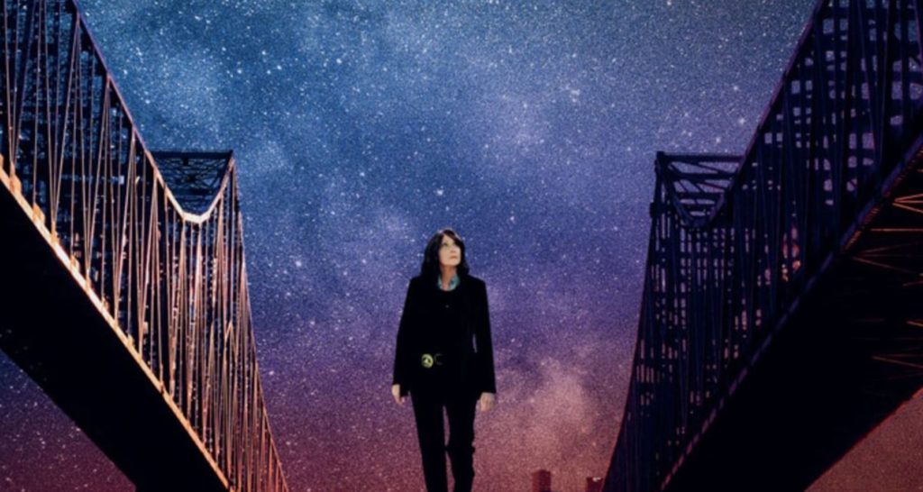 Este efectivo thriller combinado con temas de la física cuántica sorprende, pero...