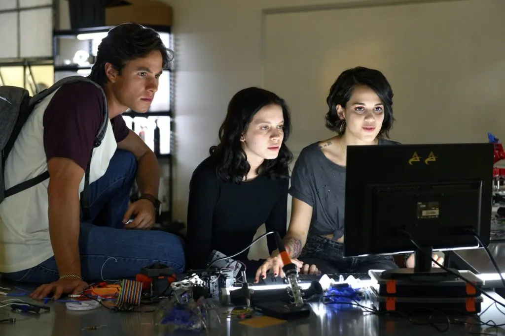 Todo hacker debe conocer estas increíbles curiosidades de la serie juvenil mexicana del momento