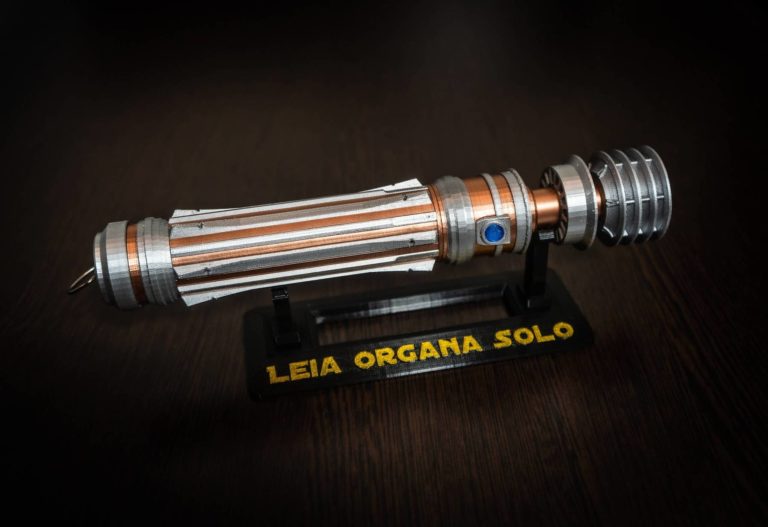 Detallado arte conceptual del lightsaber de Leia Organa Solo