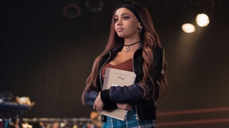 El creador promete cambios para el personaje de Vanessa Morgan tras las críticas de la actriz