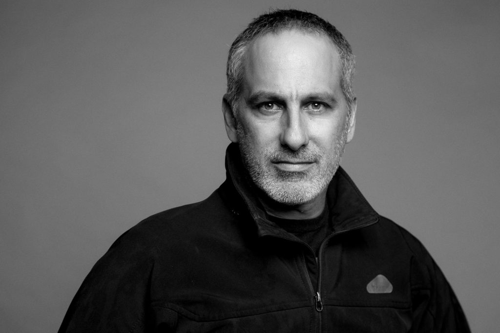 Julio Bracho llega a la intimidad de nuestros hogares con Teatro en Casa, la plataforma teatral por excelencia