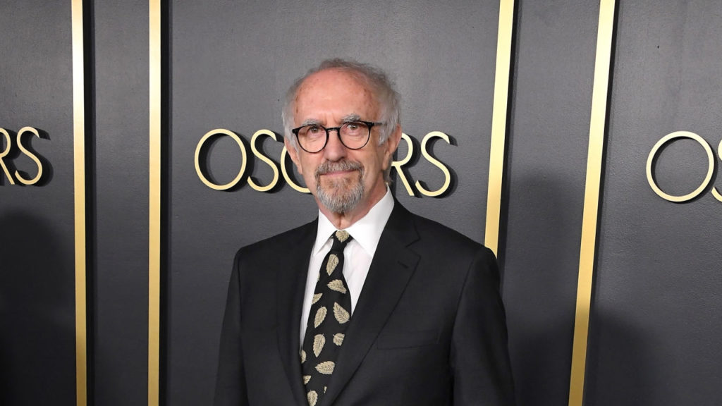 Jonathan Pryce interpretará al Príncipe Felipe en las últimas dos temporadas