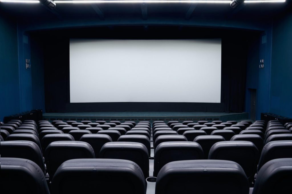 Cines en Latinoamérica: Reaperturas, protocolos y servicios alternativos