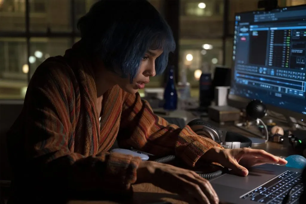 Kimi: alguien está escuchando es un excelente thriller cibernético de Steven Soderbergh