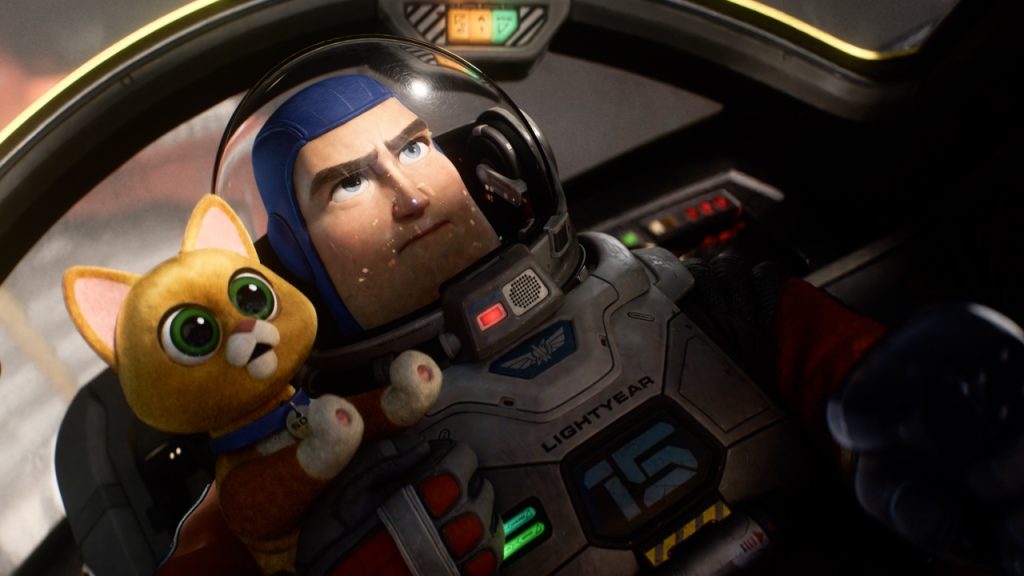 Disney restaura beso lésbico en Lightyear tras la reciente queja de Pixar