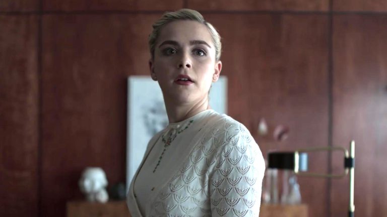 Tráiler de Swimming With Sharks, la nueva serie de Kiernan Shipka