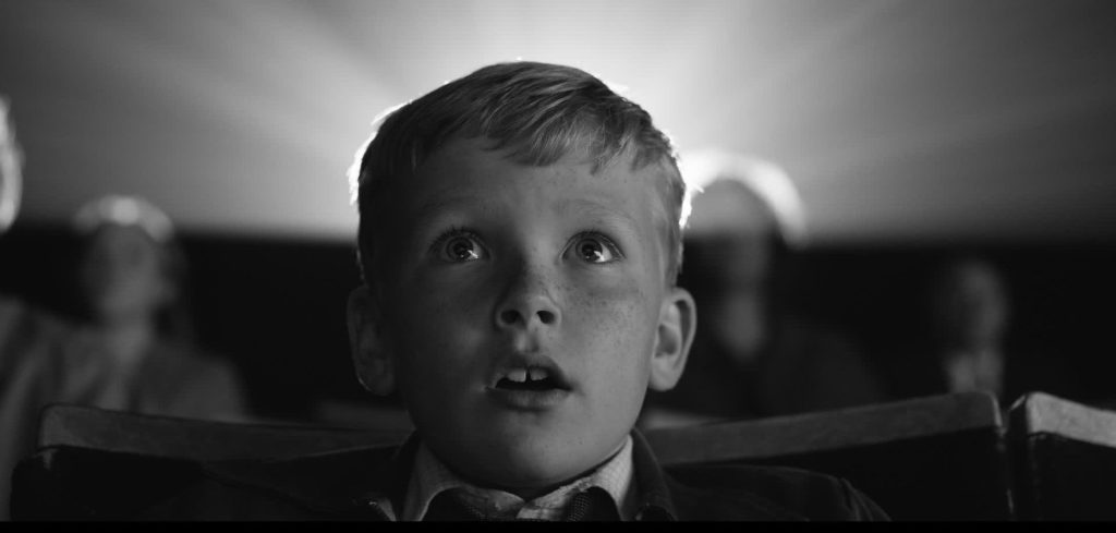 En Belfast, Kenneth Branagh vuelca belleza y emoción a más no poder