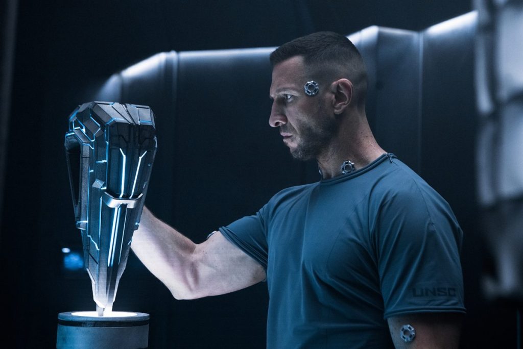 Pablo Schreiber explica por qué la adaptación de Halo tenía que ser una serie y no una película