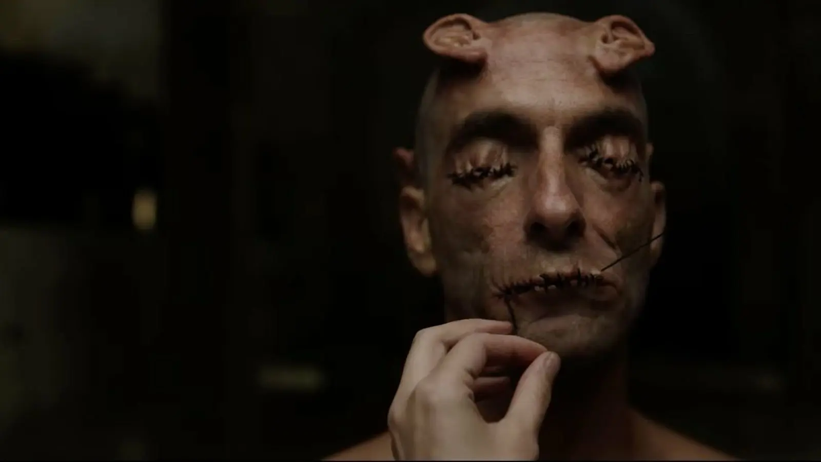 Los Crímenes del Futuro de David Cronenberg transgrede a medias una teoría futurística