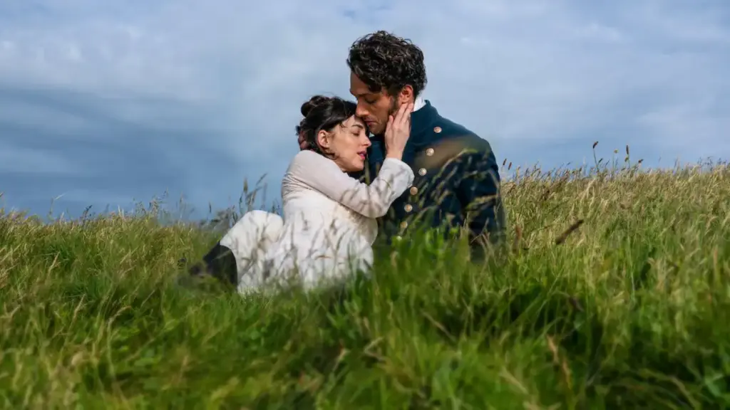 En Persuasión de Netflix, Dakota Johnson vuelve a sorprender, en todo sentido