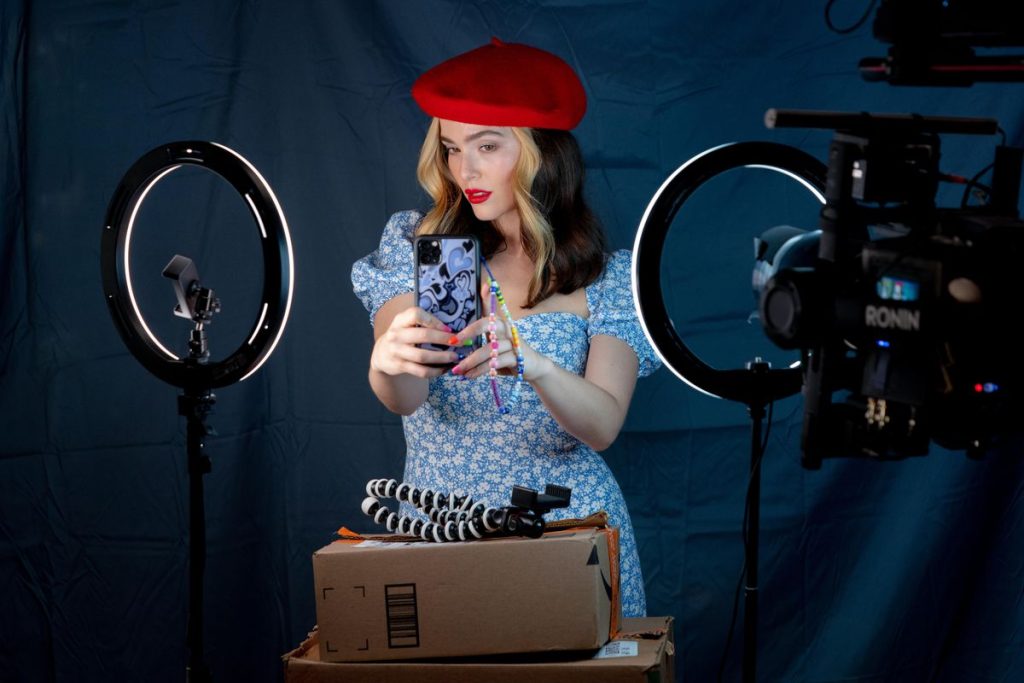 Falsa Influencer construye una dura e interesante crítica a la actualidad