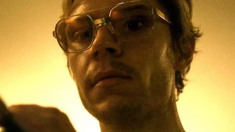 Evan Peters quiere hacer una comedia romántica tras su papel de Jeffrey Dahmer