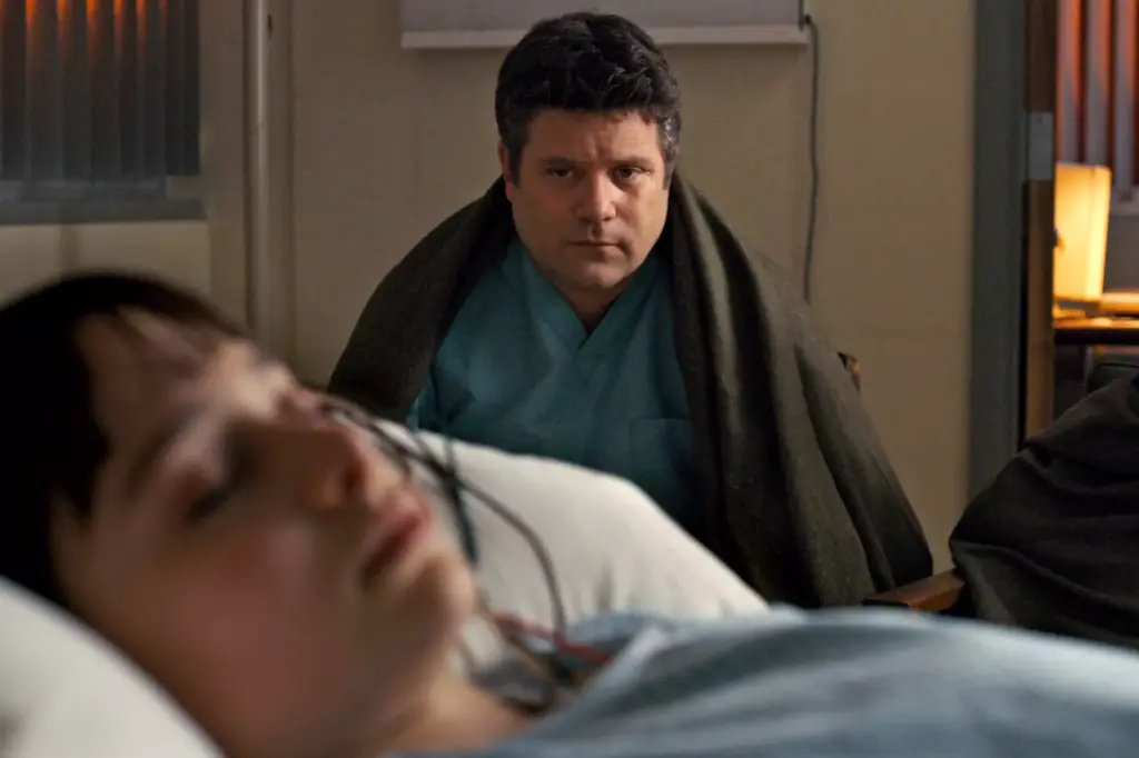 Guionistas de Stranger Things revelan que Bob iba a morir de una manera más impactante