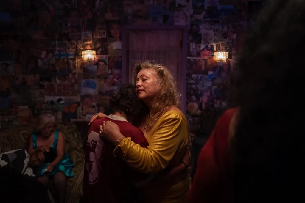 La película Los Reyes del Mundo emana poder absoluto en la pantalla