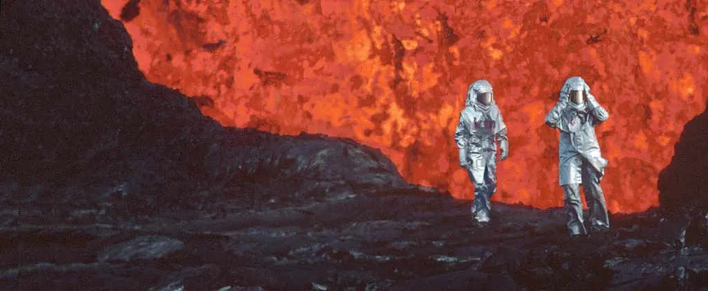 Fire of Love retrata el más perfecto triángulo amoroso de dos seres humanos y la naturaleza