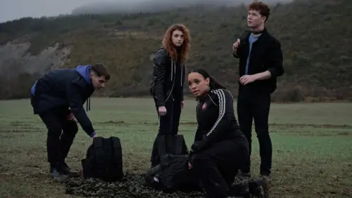 ¡Las clases terminan para Vampire Academy! Peacock cancela la serie tras una temporada
