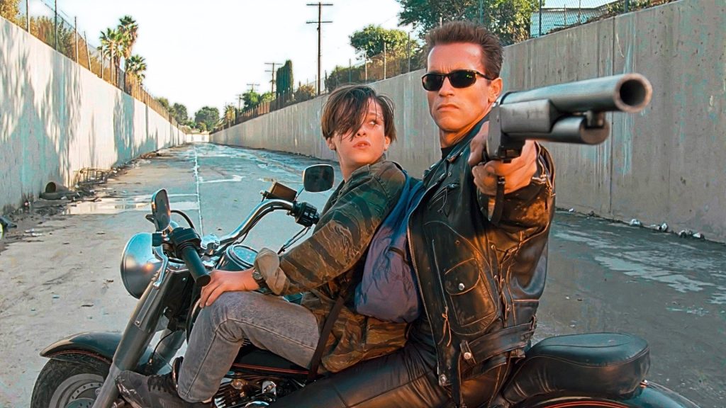 Edward Furlong y Arnold Schwarzenegger en Terminator 2: El Juicio Final