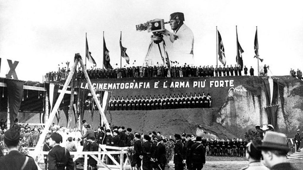 Cómo el fascismo ayudó a aumentar la popularidad de las comedias de teléfono blanco